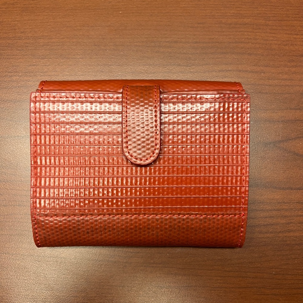 Elvis & Kresse Red Upcycled Firehose Wallet - Picture 4 of 7